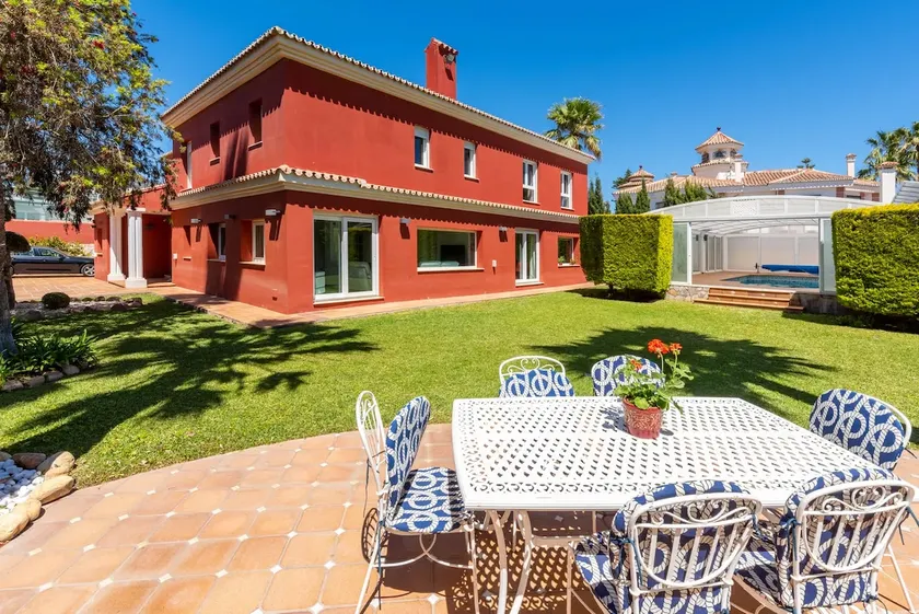 Luxury Villa heated pool & 300 m to beach - Image 1