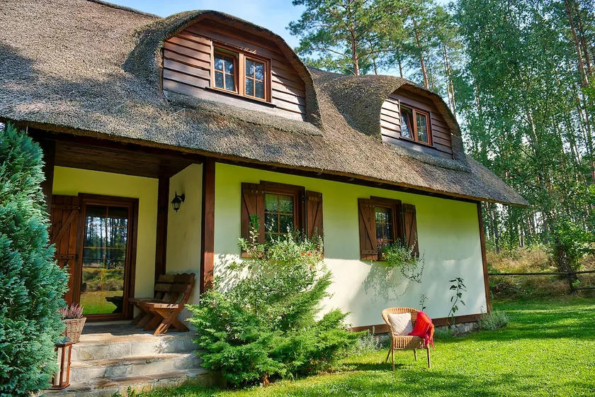 THATCHED ROOF HOUSE IN KASHUBIA - Image 1