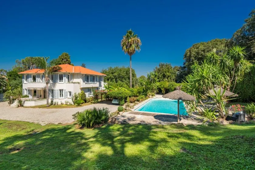 Art Deco Villa on Cap w/pool, beach 5 mins walk - Image 1