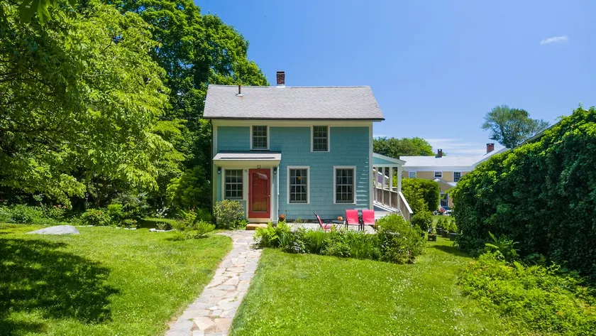 Cottage in Downtown Mystic - Image 1