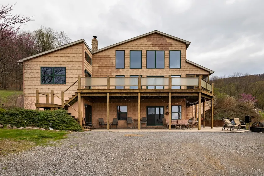 Relaxing getaway on 22 acres w/ breathtaking views - Image 1