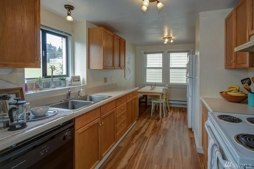 Central Spot, 4 beds, Stocked Kitchen - Image 1