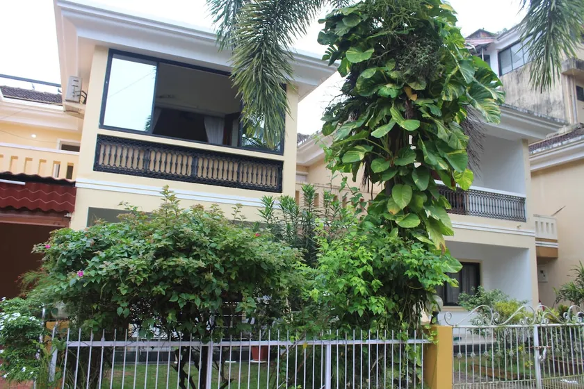 STONE THROW FROM BEACH COMFORT HOME STAY - Image 1