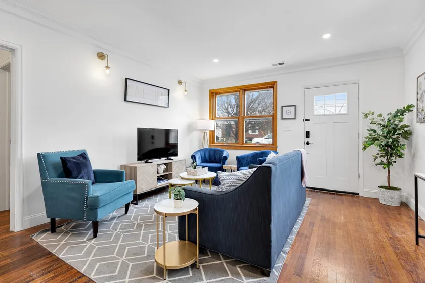 Centrally Located Arlington Bungalow - Image 1