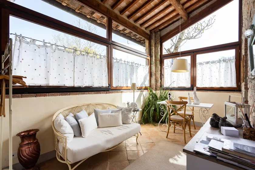 Estate overlooking the vineyards, Jacuzzi and pool - Image 1