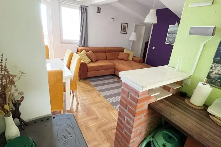 Apartman (4+1) btw. Split and Omiš + free parking - Image 1