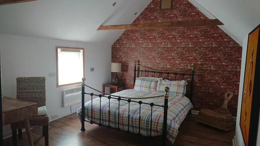 Stylish one bedroom loft style Apartment - Image 1