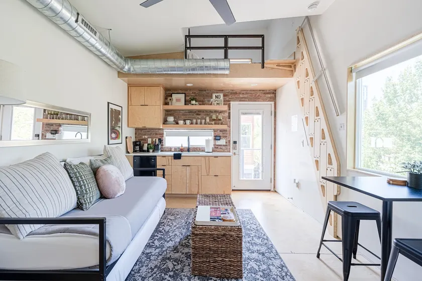 Trendy East Austin Location, Downtown Staycation - Image 1