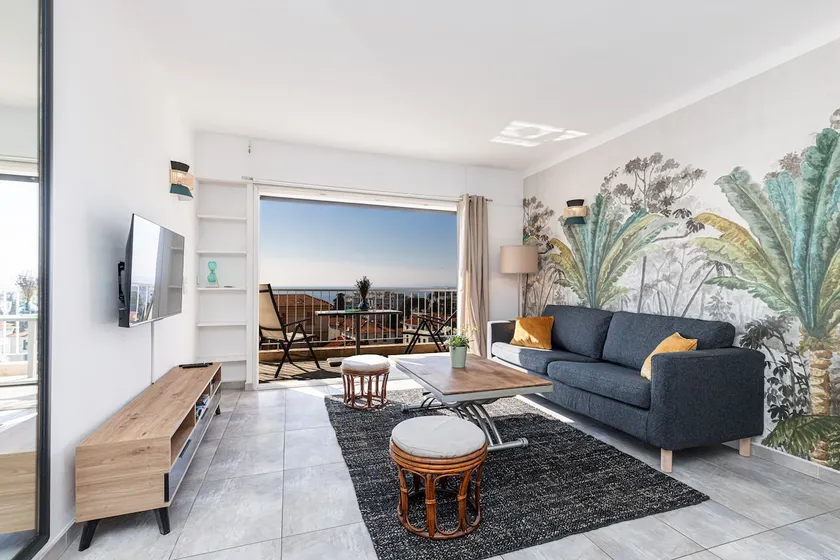 Top-floor, Panoramic Sea-View Balcony 2BR - Image 1