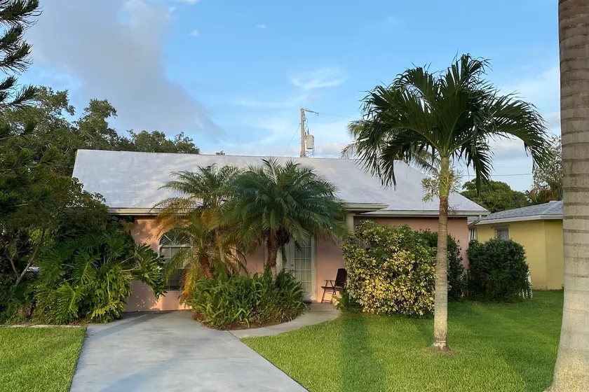 Vintage True Bungalow - Image 1
