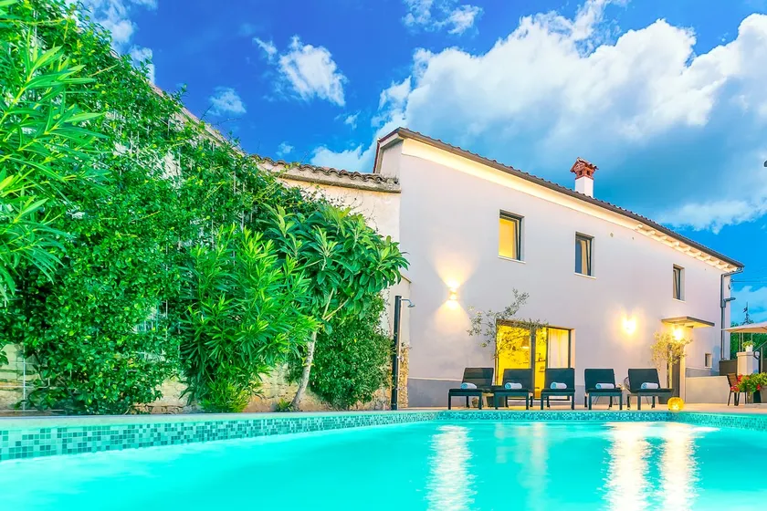VILLA LATINI - Ideal for a family vacation. Heated pool. Local breakfast optional available - Image 1