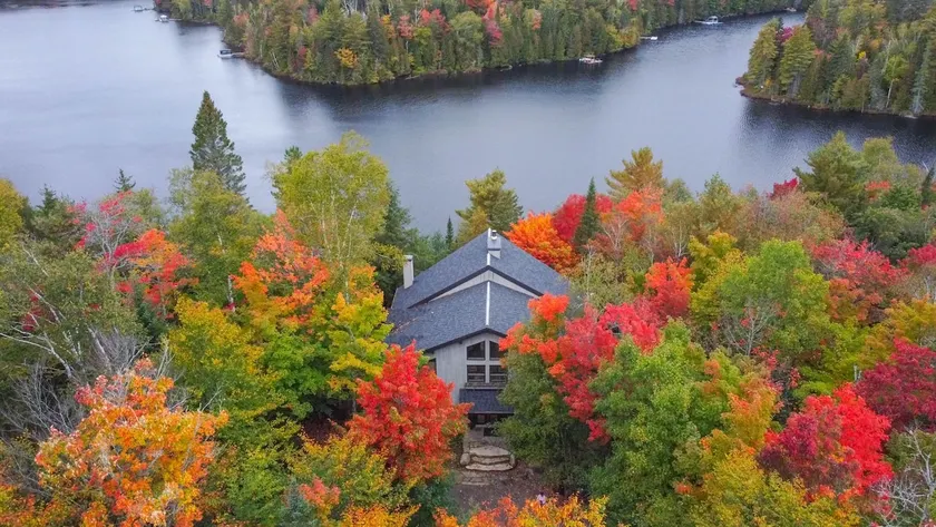 THE CONDOR – LUXURY CHALET IN THE LAURENTIANS – HOT TUB – LAKE - Image 1