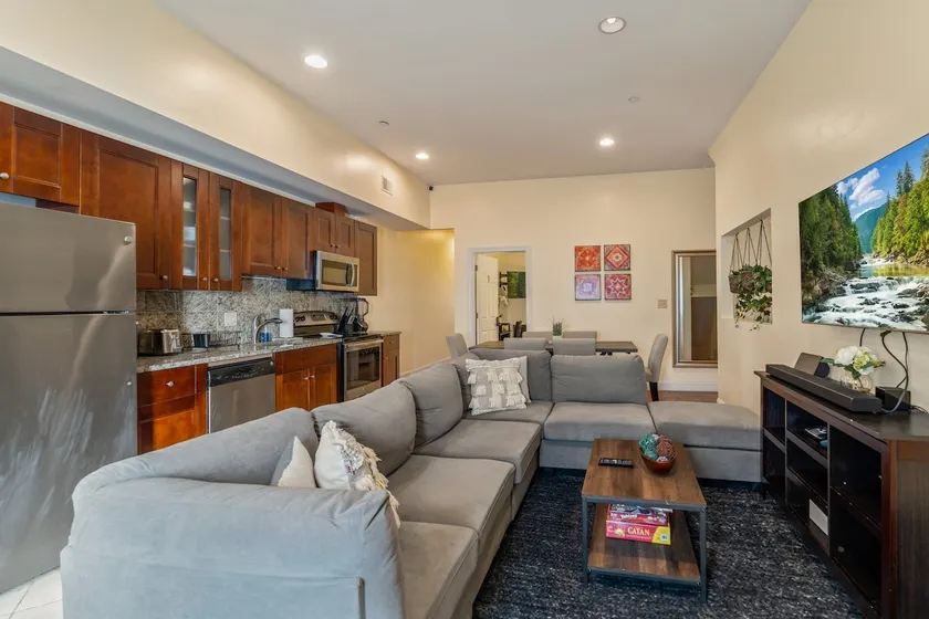 4BR Luxury Condo w/ Arcade | Near Center City! - Image 1