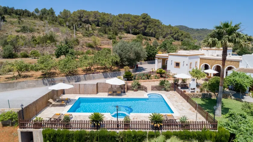 Can Juano. Country house with a pool and a hot tub - Image 1