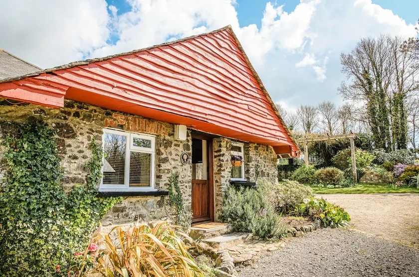 Red Cottage - Image 1