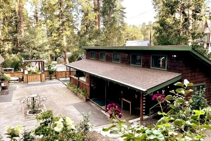 Moonlight In the Pines, a dreamy, warm cozy cabin - Image 1