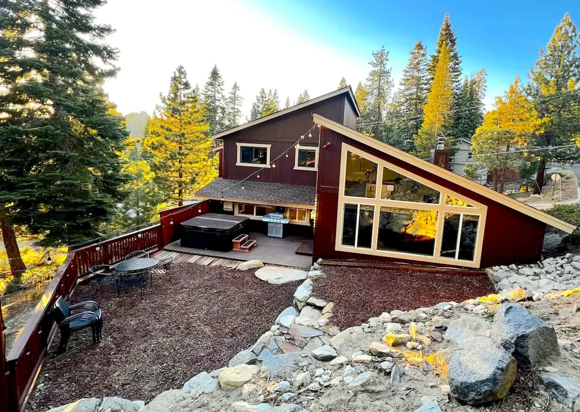 Castle Rock Lodge | Hot Tub, Sauna & Forest Views - Image 1
