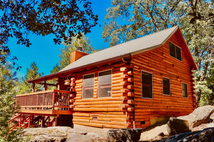 Tømmer Pines! Idyllwild / Pine Cove autentisk bjælkehytte med udsigt over skoven / WiFi - Image 1