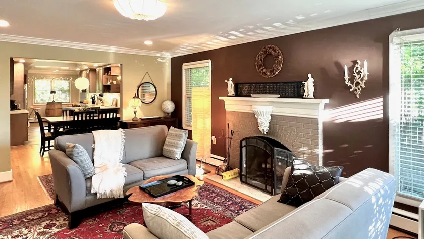Spacious 3BR MCM home near UW - Image 1