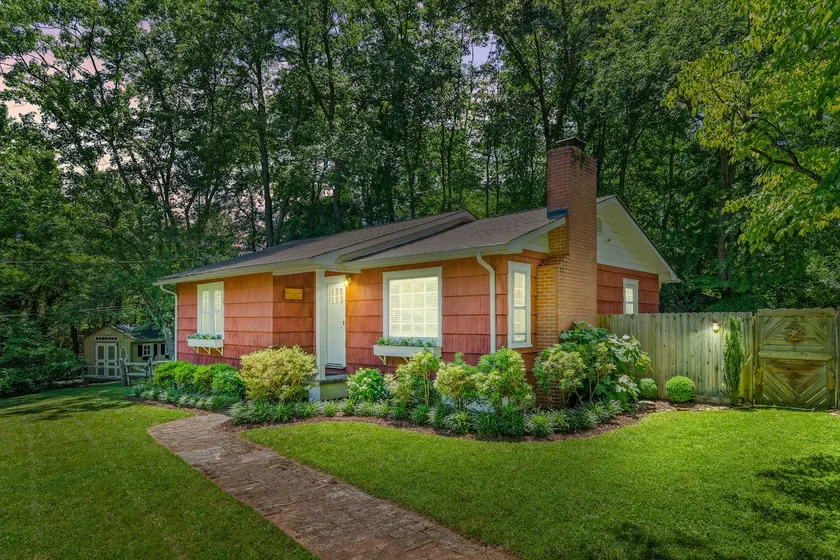 West AVL Entire Home- Hot Tub, Fenced Yard, Close - Image 1