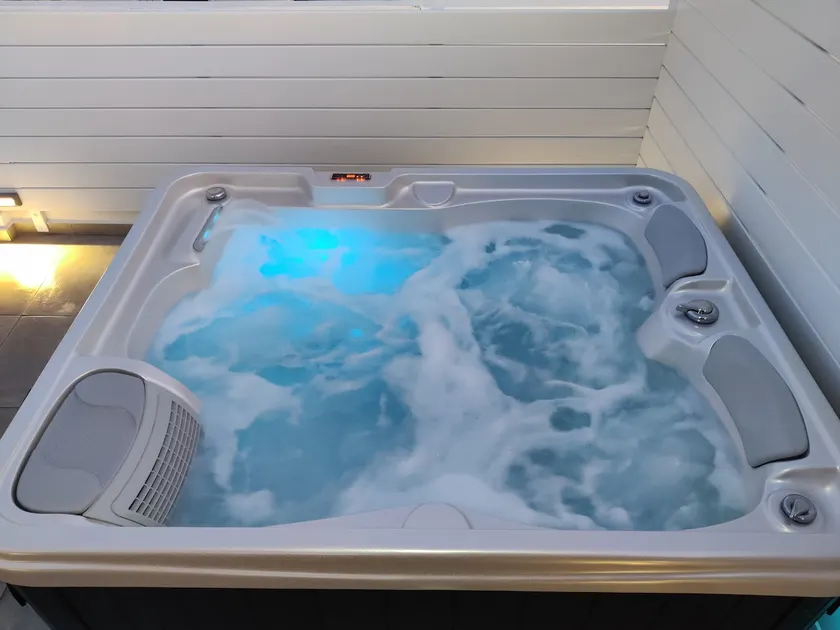 Aphrodite-Deluxe apt with hot tub -rooftop terrace - Image 1