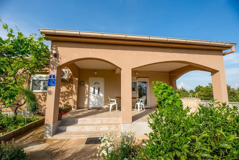 Entire house with garden near beach - Vrsi, Zadar - Image 1