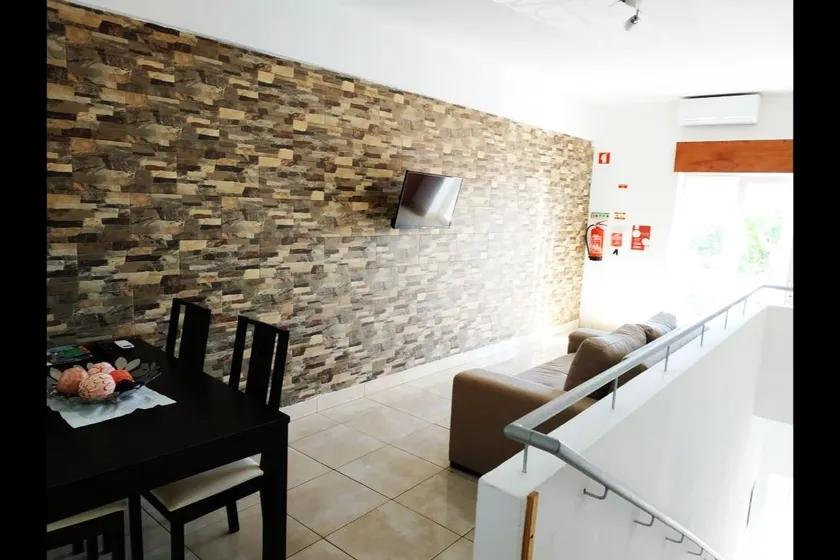 Light-flooded + renovated floor with small balcony - Image 1
