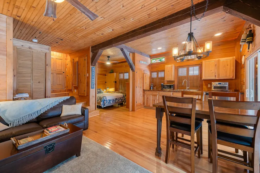 Private, Log Guest House- 5 Mi to Ogunquit Center! - Image 1