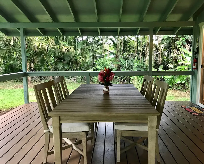 Cottage on tropical flower farm - Image 1