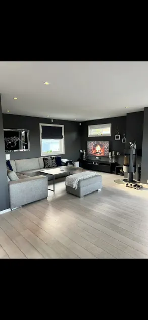 Cozy home with a fireplace, well connected to bus, quiet and view over the fjord - Image 1