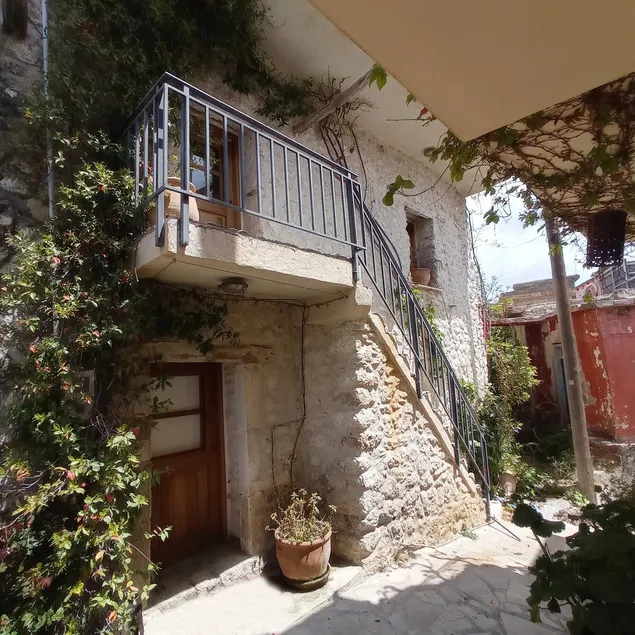 Traditional Cretan Stone House with Ondas - Image 1