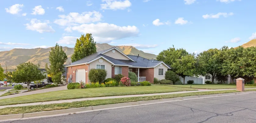 The Mountain View Corner | 3BR | 2.5Bath | Garage - Image 1