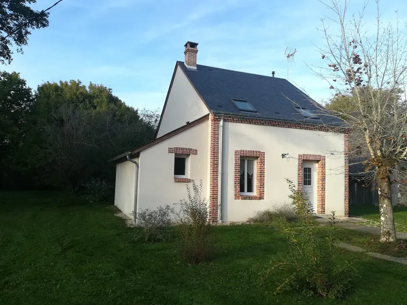Small house in a green nest - Image 1