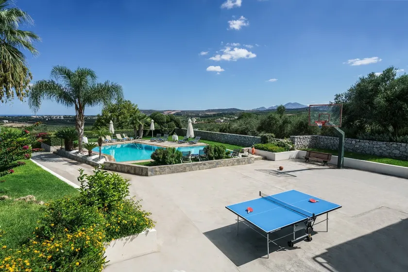 Villa w/Private Pool, Play Area, BBQ & Ping Pong - Image 1