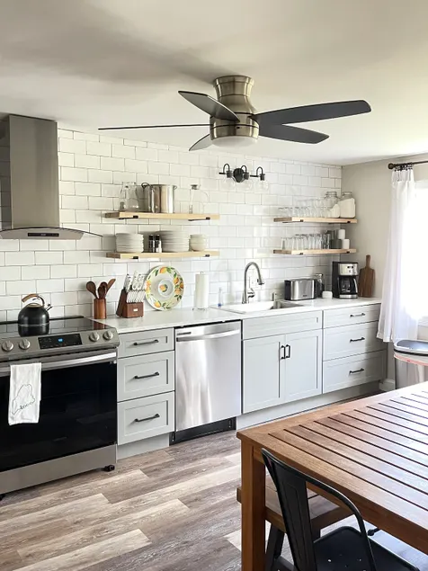 Sunny, spacious family beach retreat! - Image 1