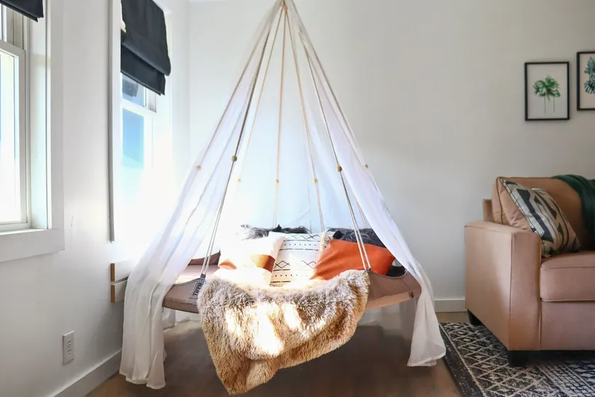 Apt TiiPii Daybed & Workspace, Historic Blackrock - Image 1
