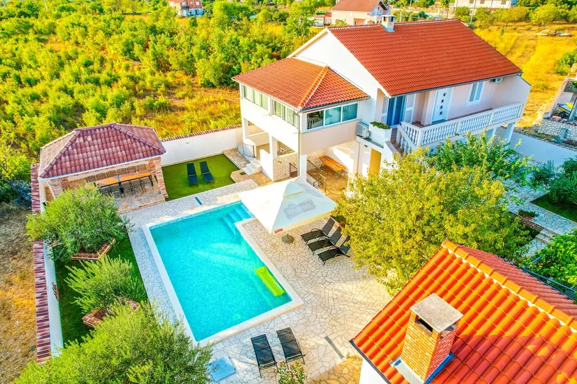 Holiday Home Dinko with pool - Image 1