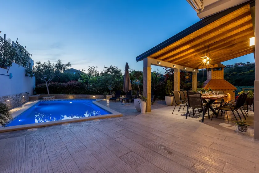 Luxury 5BR Residence Granić Heated Pool & Gym - Image 1
