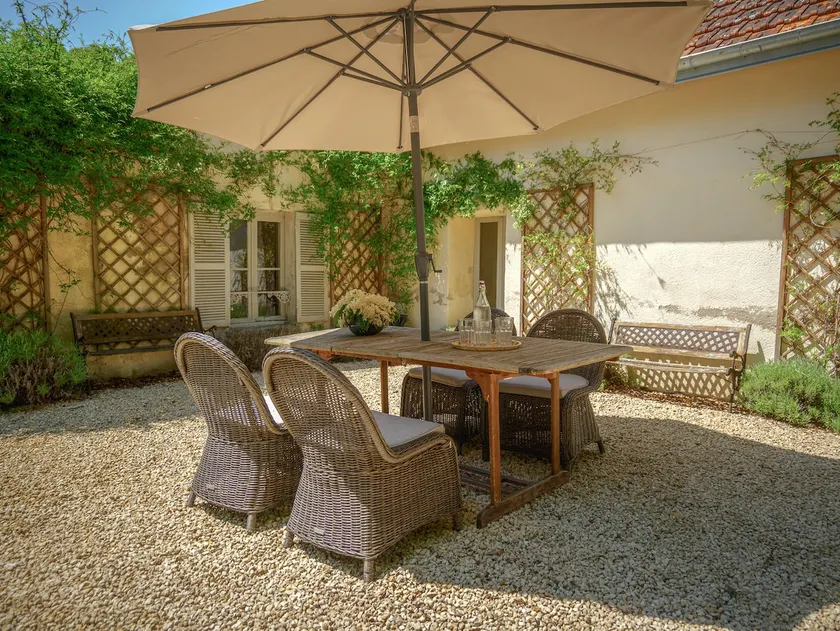 Charming 2 bed Gîte; heated pool in grounds - Image 1
