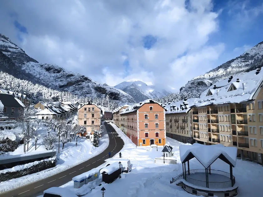 ”NuevaCanfranc” Mountain Apartment - Image 1