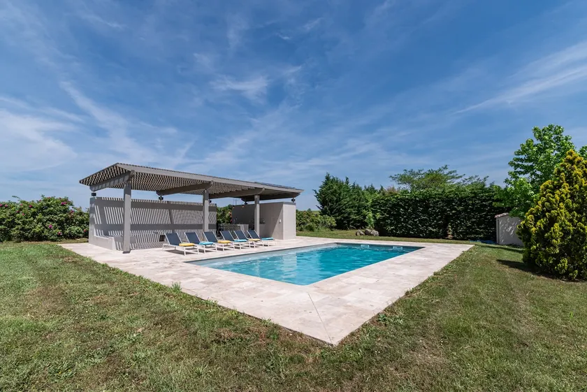 Stunning house set in vines; pool and tennis court - Image 1