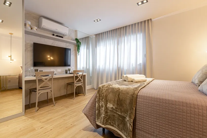 New, modern studio with great location (212) - Image 1