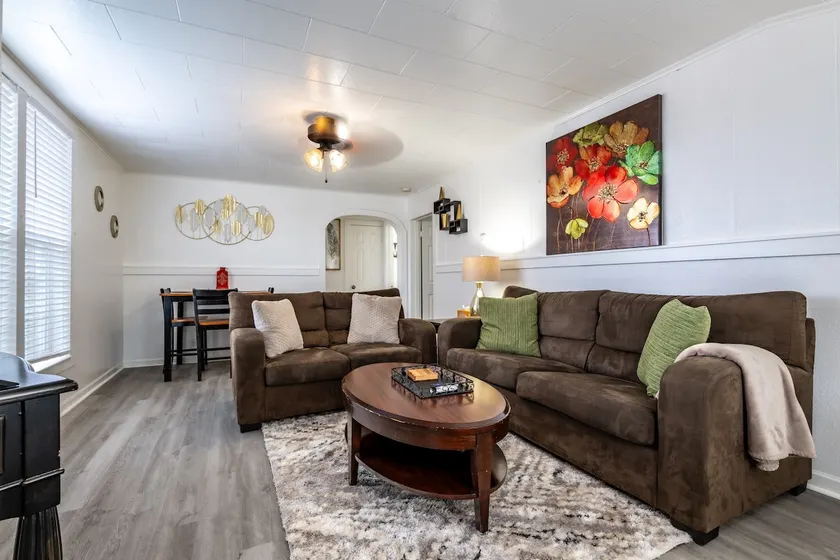 Delightful Historic Apartment in Oregon City - Image 1