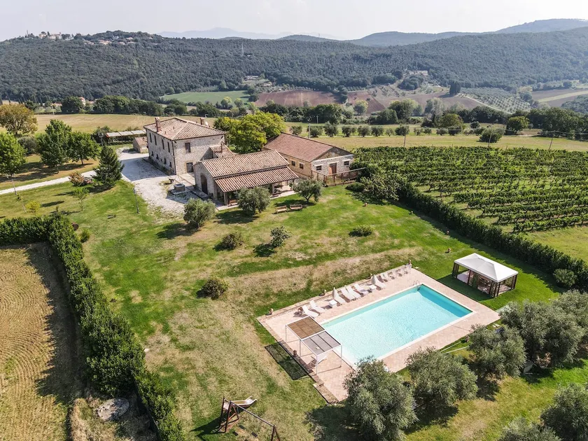Villa with private pool, bikes at 2km from town. Quiet area & panoramic views - Image 1