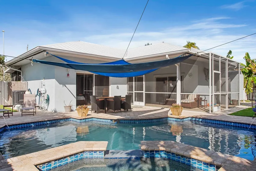 Superb Keys home w/heated pool - Image 1