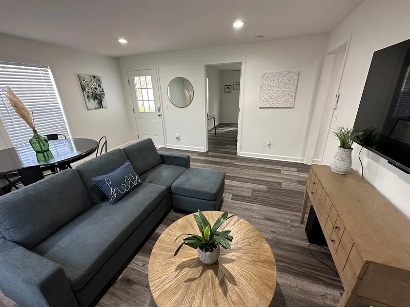 2BR 2B House Close to Downtown - Image 1