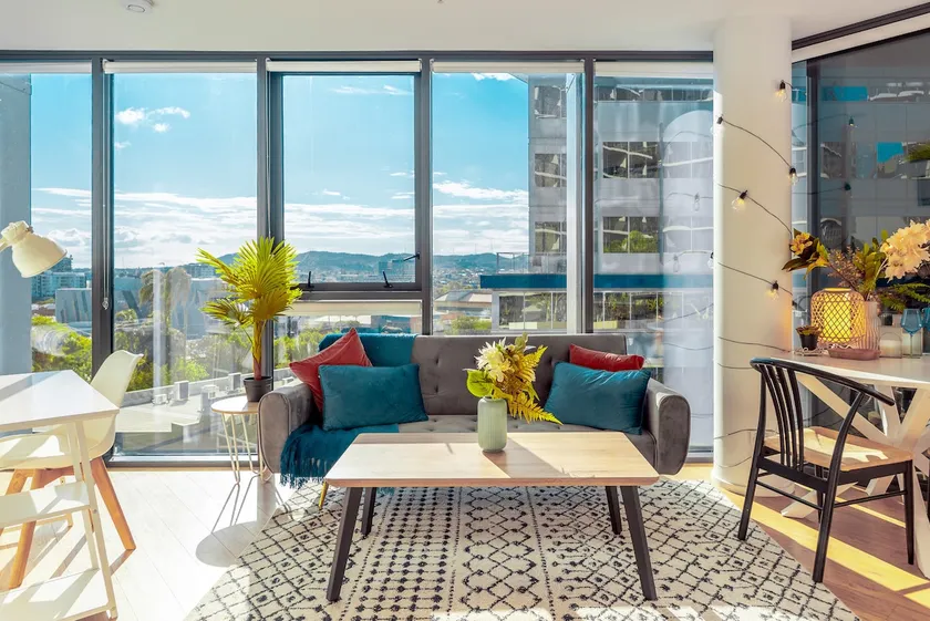 Modern Urban Oasis+SunsetViews&RooftopPool/Spa/gym - Image 1