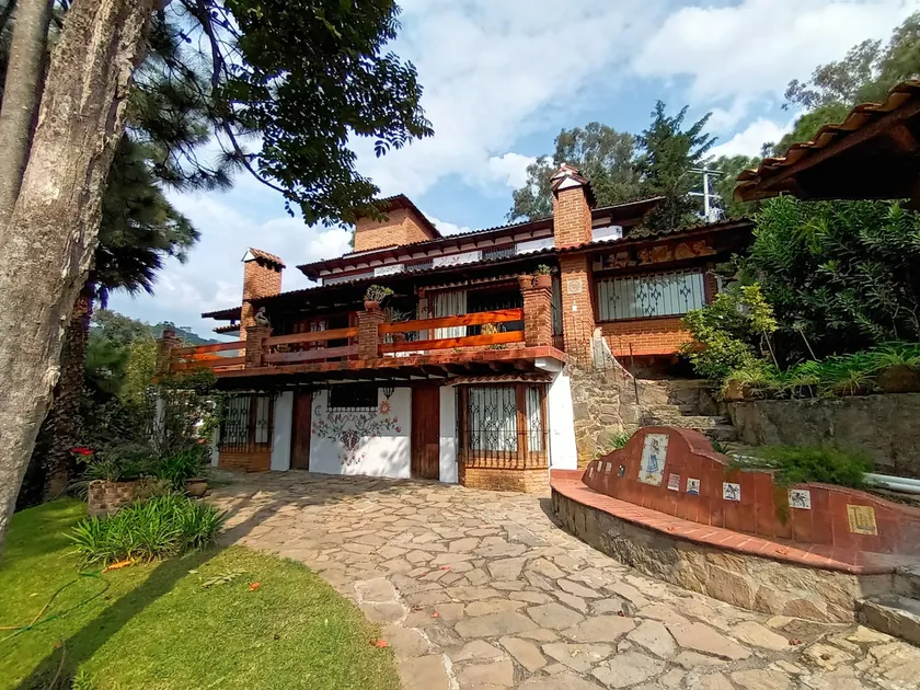 Traditional house - Image 1