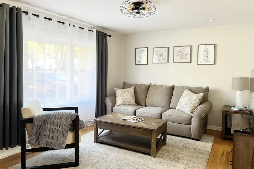 3 BR, 2 Garage, Fenced Yard, Pet Friendly Private - Image 1