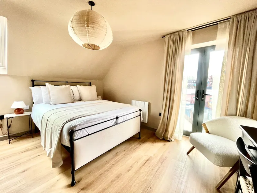 Midland Suites- Apartment 6 - Image 1